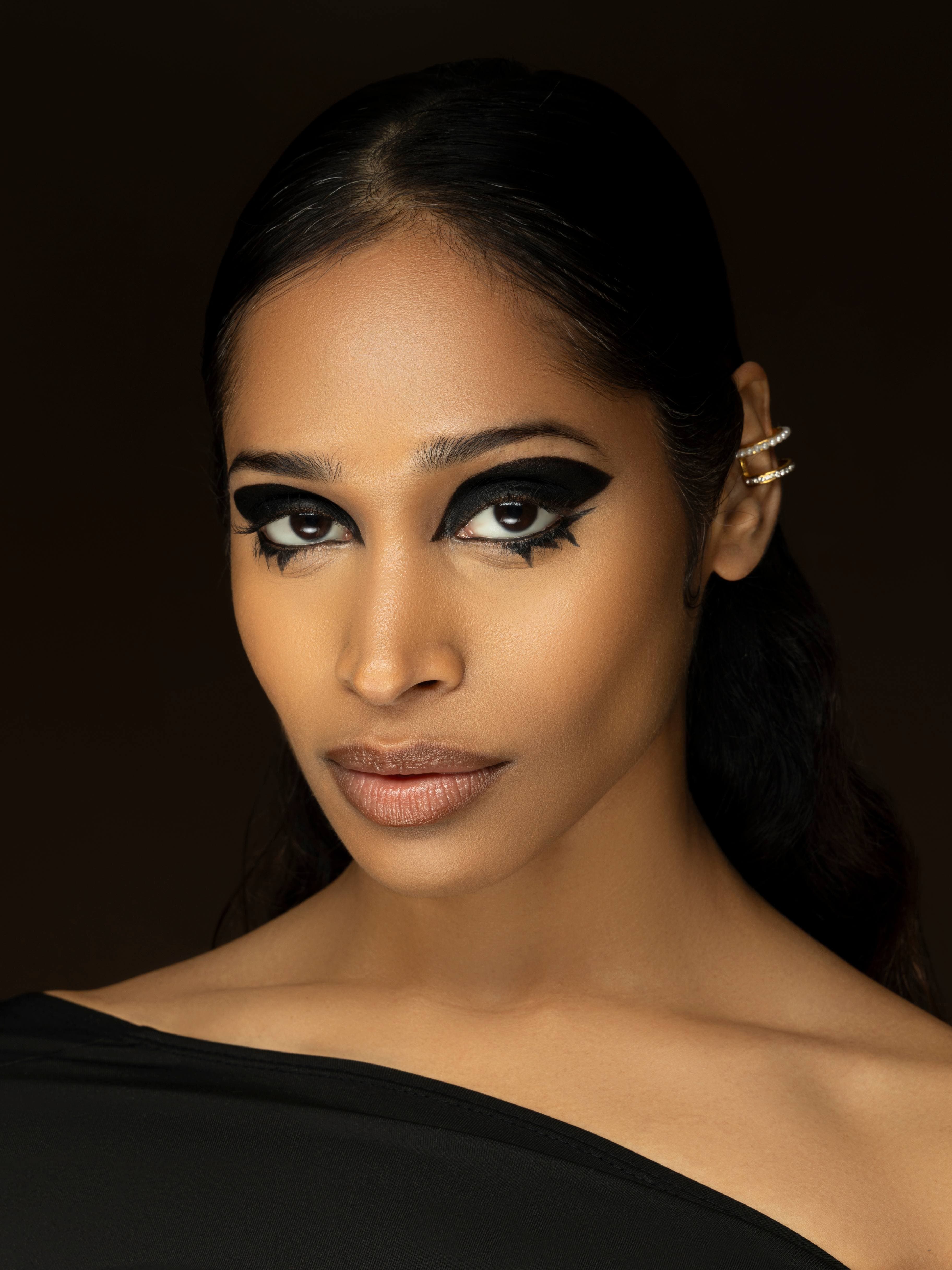 Graphic Eyeliner Three-Quarter