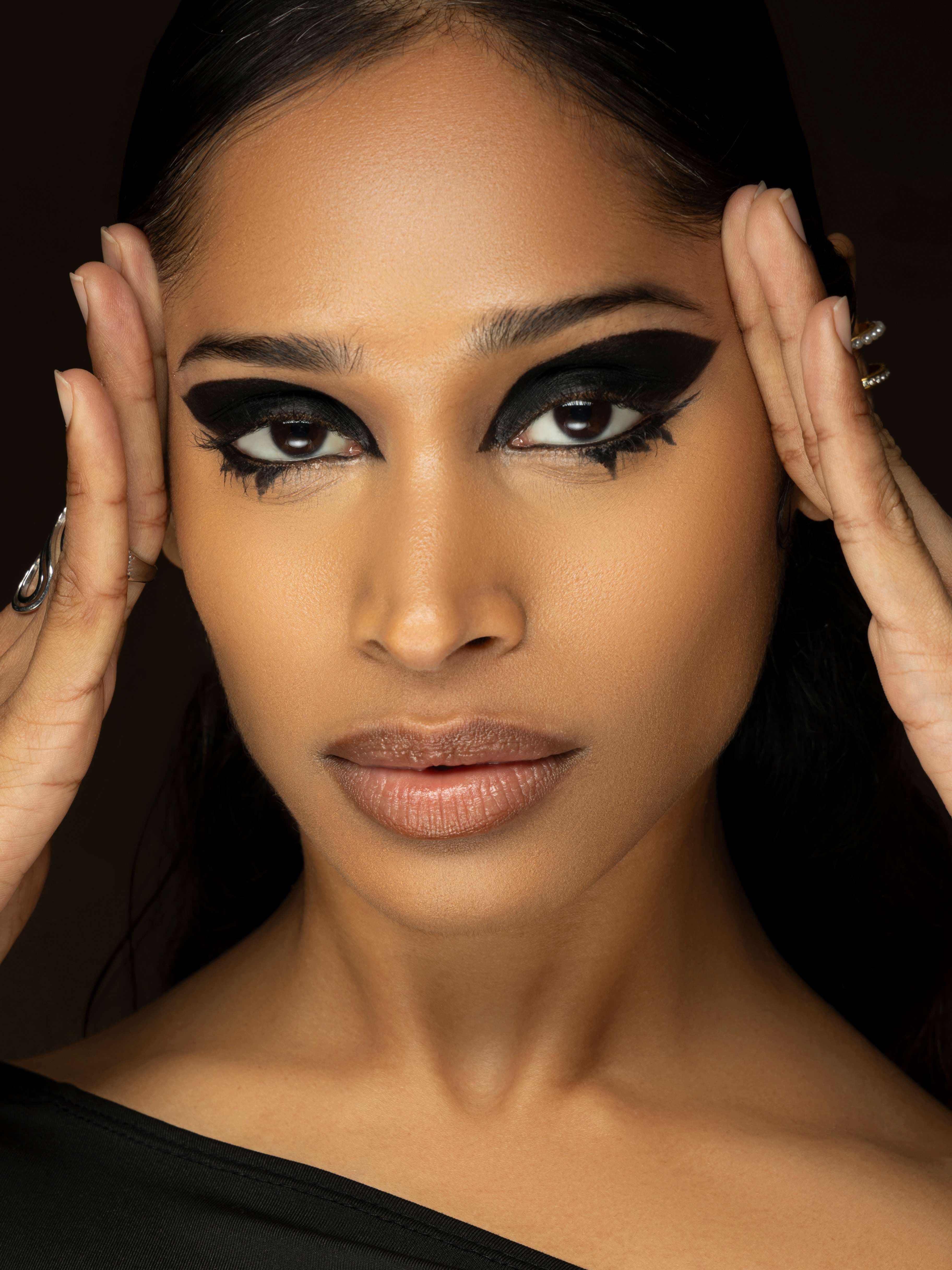 Graphic Eyeliner Front